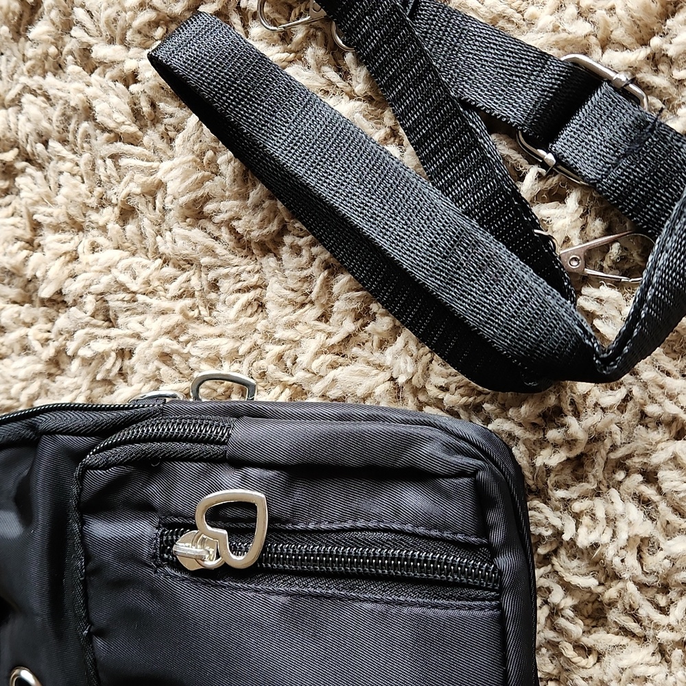 NWOT Black Nylon Womans Small Crossbody Bag - Picture 4 of 6